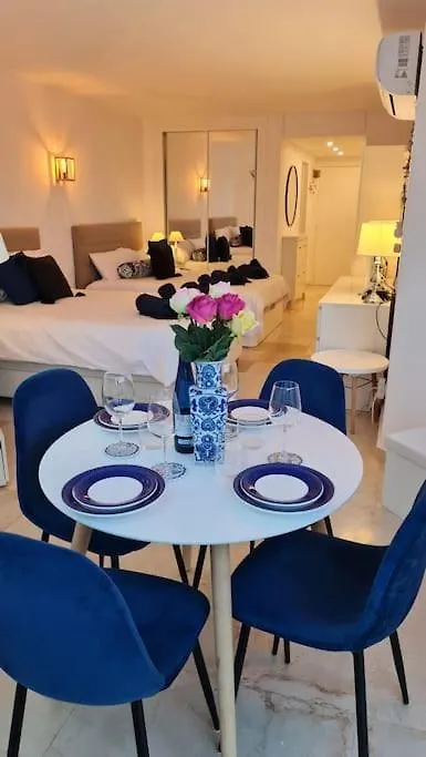 Frontline Apartment With Sea Views And Rooftop Pool Marbella