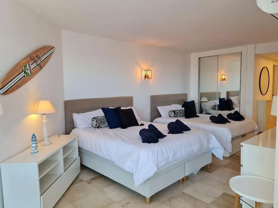 Frontline Apartment With Sea Views And Rooftop Pool 마르베야