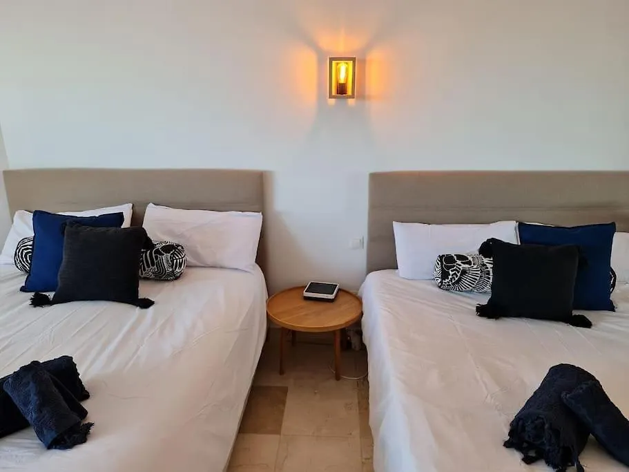 Frontline Apartment With Sea Views And Rooftop Pool 마르베야