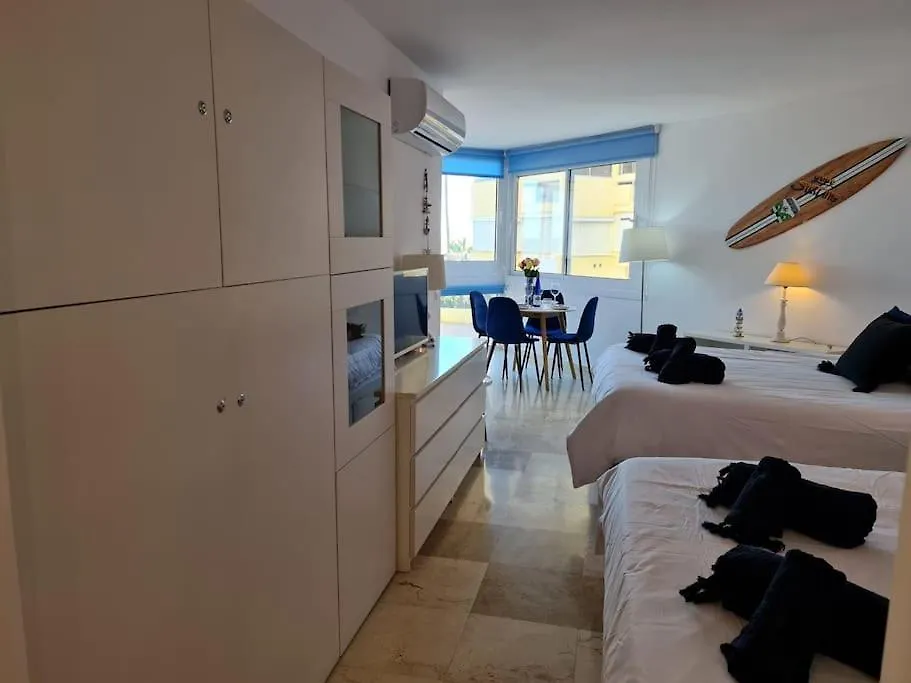 Frontline Apartment With Sea Views And Rooftop Pool 마르베야