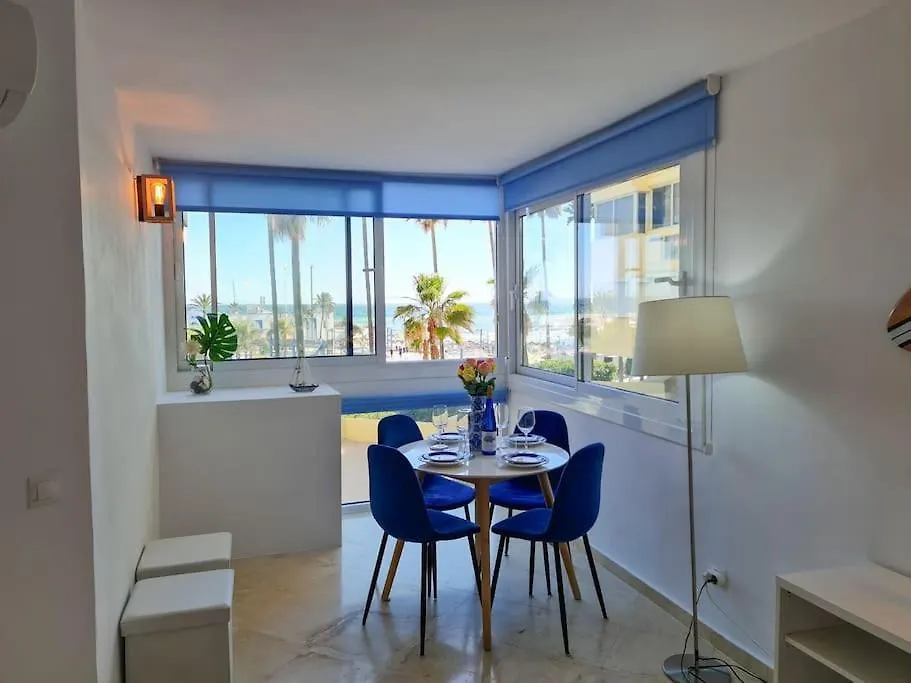 Frontline Apartment With Sea Views And Rooftop Pool 마르베야